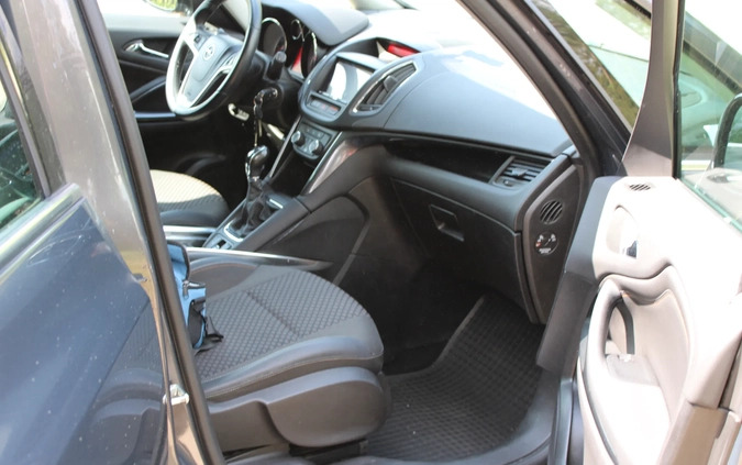 Opel Zafira cena 53000 przebieg: 127000, rok produkcji 2015 z Olsztyn małe 92